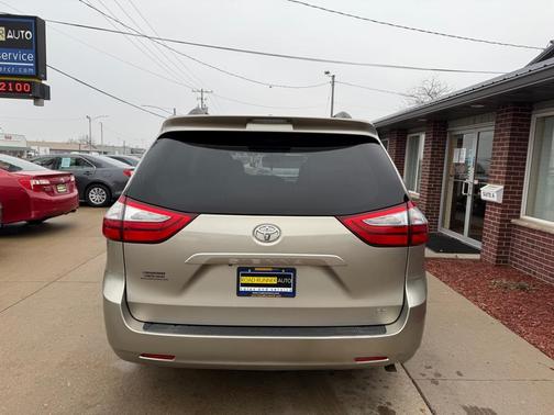 2015 Toyota Sienna LE