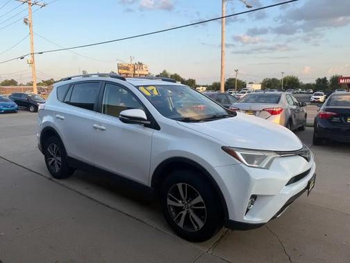 Super White 2017 Toyota RAV4 XLE