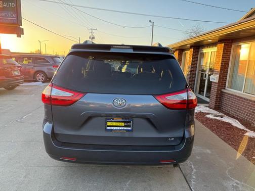 2015 Toyota Sienna LE