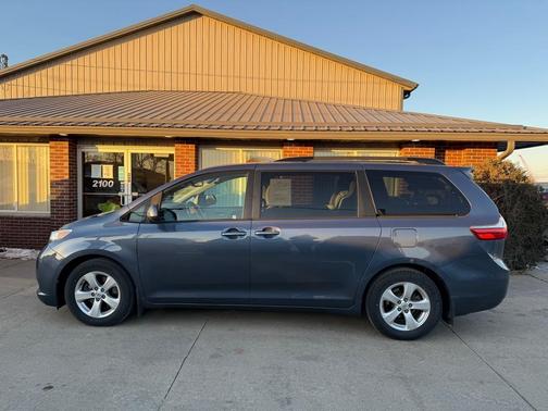 2015 Toyota Sienna LE