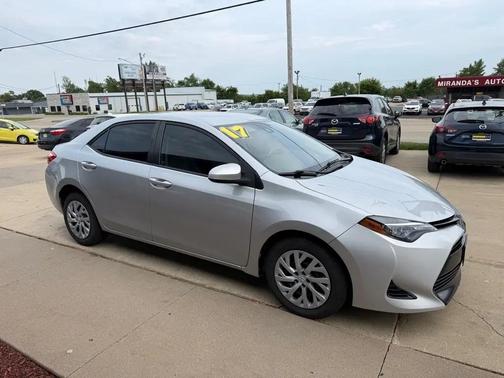 Classic Silver Metallic 2017 Toyota Corolla LE