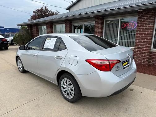 Classic Silver Metallic 2017 Toyota Corolla LE