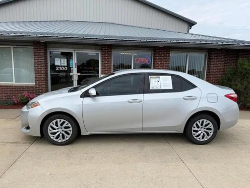 Classic Silver Metallic 2017 Toyota Corolla LE