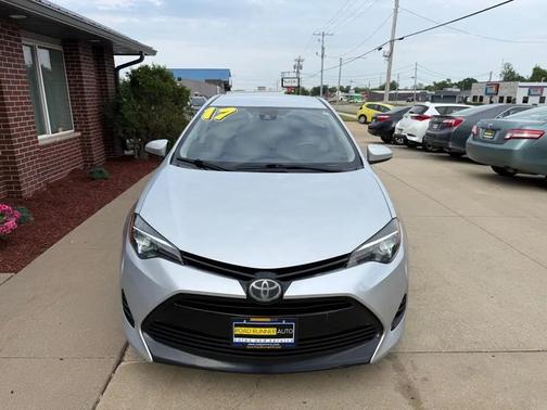 Classic Silver Metallic 2017 Toyota Corolla LE