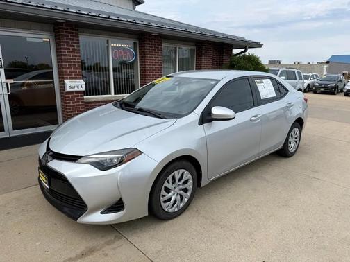 Classic Silver Metallic 2017 Toyota Corolla LE