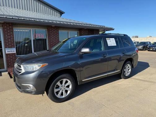 GREY 2013 Toyota Highlander SE