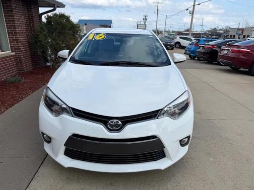 Super White 2016 Toyota Corolla LE Plus