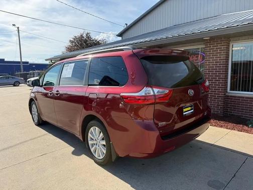 Salsa Red Pearl 2017 Toyota Sienna LE