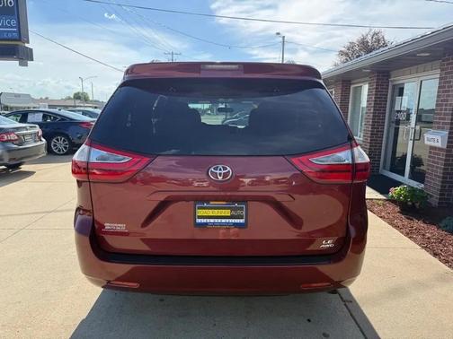 Salsa Red Pearl 2017 Toyota Sienna LE