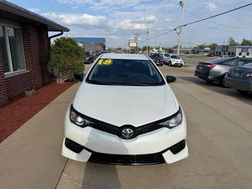 Blizzard Pearl 2018 Toyota Corolla iM Base