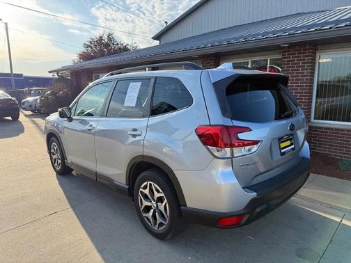 Ice Silver Metallic 2019 Subaru Forester Premium