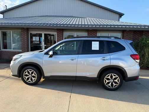 Ice Silver Metallic 2019 Subaru Forester Premium