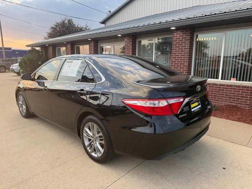 Midnight Black Metallic 2016 Toyota Camry SE