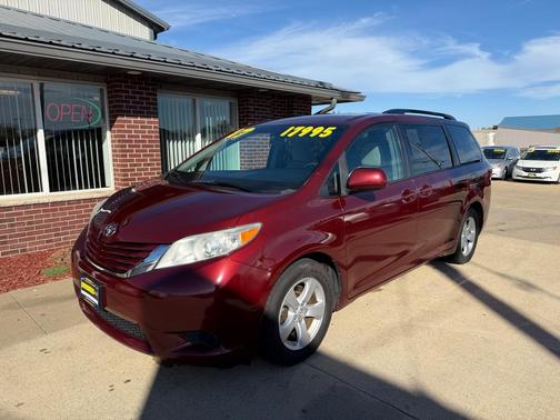 2017 Toyota Sienna LE