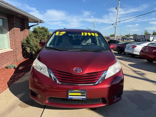 2017 Toyota Sienna LE