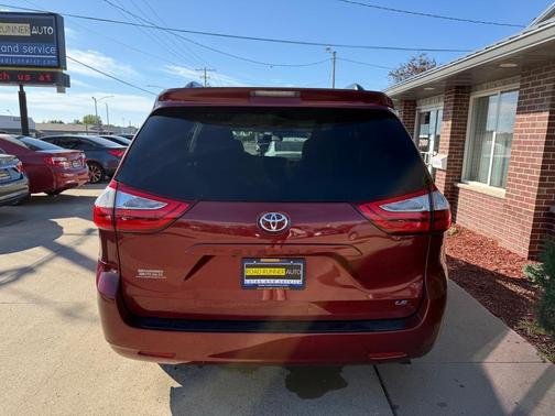 2017 Toyota Sienna LE