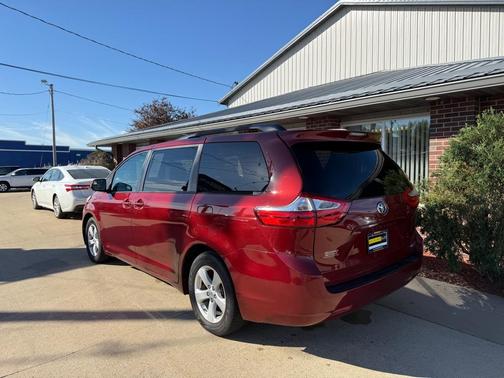 2017 Toyota Sienna LE