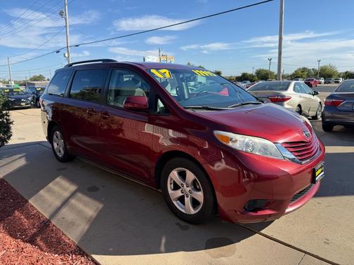 2017 Toyota Sienna LE