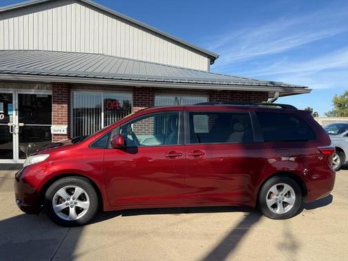 2017 Toyota Sienna LE