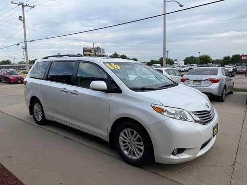 Blizzard Pearl 2016 Toyota Sienna XLE