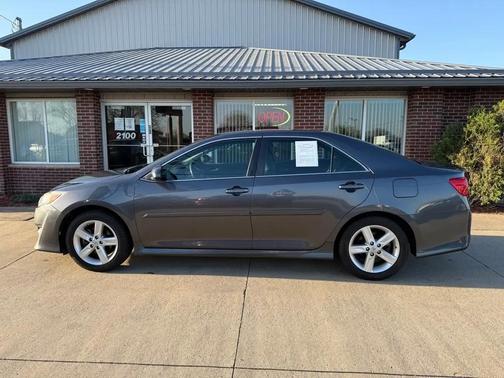 Magnetic Gray Metallic 2013 Toyota Camry SE