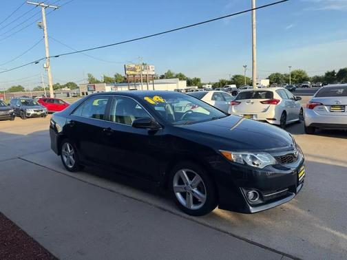 BLUE 2014 Toyota Camry SE
