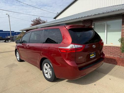 2016 Toyota Sienna LE