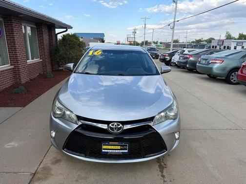 Celestial Silver Metallic 2016 Toyota Camry SE