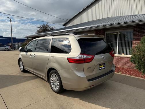 2015 Toyota Sienna XLE