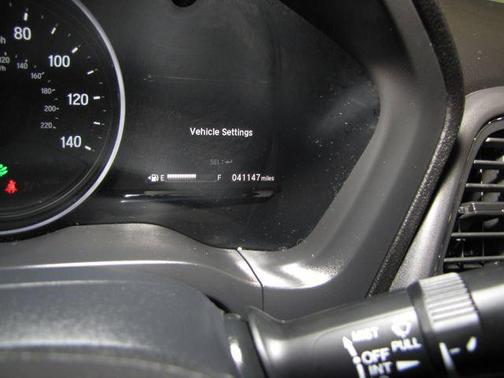 White 2022 Honda HR-V EX