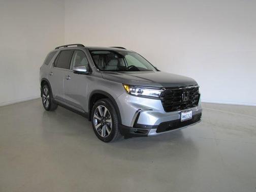Silver 2024 Honda Pilot Elite