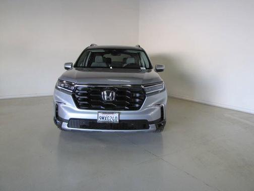 Silver 2024 Honda Pilot Elite