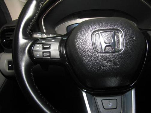 Silver 2024 Honda Pilot Elite