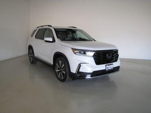 White 2024 Honda Pilot Touring 8-Passenger
