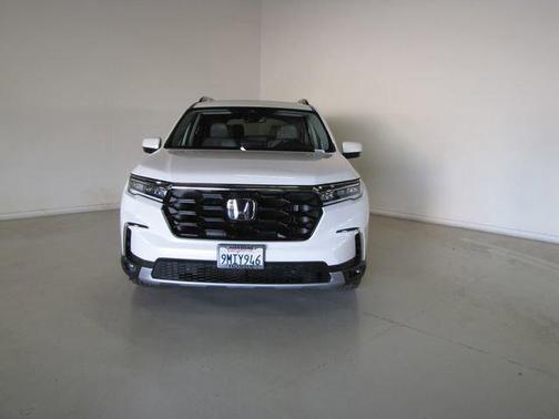 White 2024 Honda Pilot Touring 8-Passenger