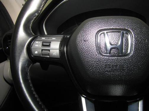 White 2024 Honda Pilot Touring 8-Passenger