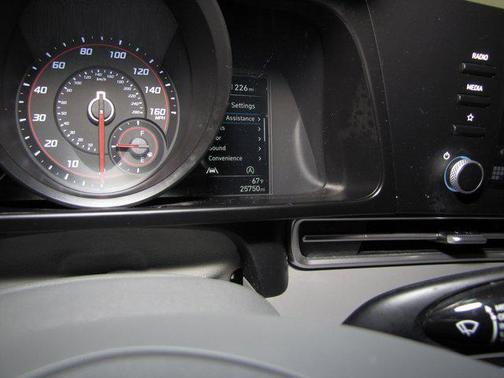 2023 Hyundai ELANTRA SE