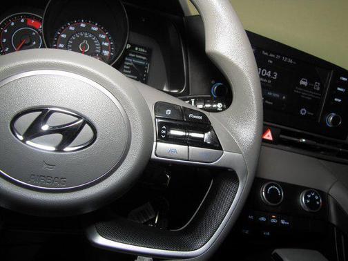 2023 Hyundai ELANTRA SE