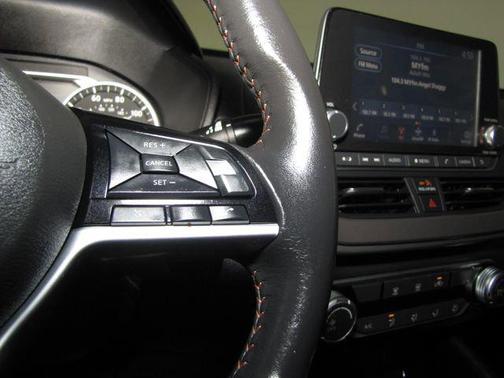 Black 2023 Nissan Altima SR FWD