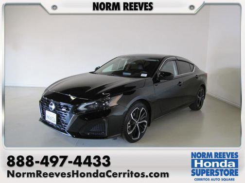 Black 2023 Nissan Altima SR FWD