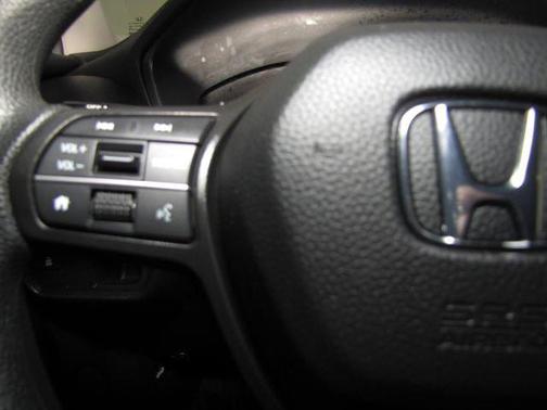 White 2025 Honda HR-V LX