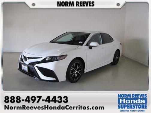 White 2024 Toyota Camry SE