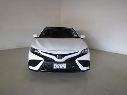 White 2024 Toyota Camry SE