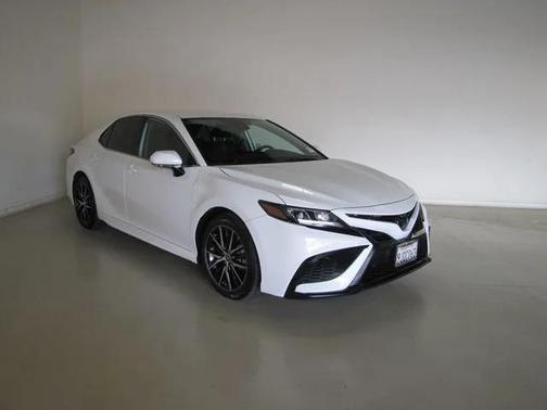 White 2024 Toyota Camry SE