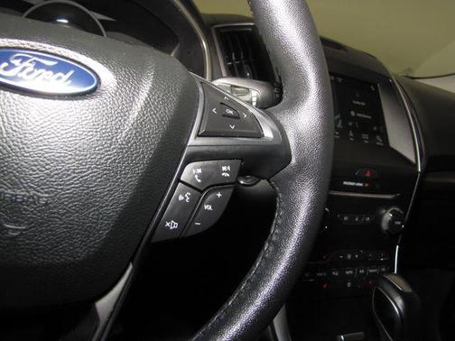 White 2018 Ford Edge SEL