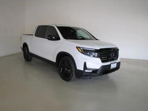 White 2023 Honda Ridgeline Black