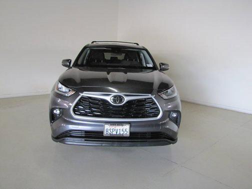 2020 Toyota Highlander LE