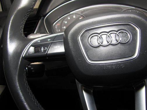 2023 Audi Q5 40 Premium