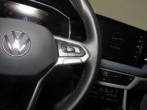 Black 2025 Volkswagen Jetta 1.5T SE