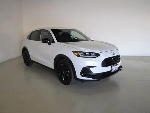 White 2024 Honda HR-V 2WD Sport